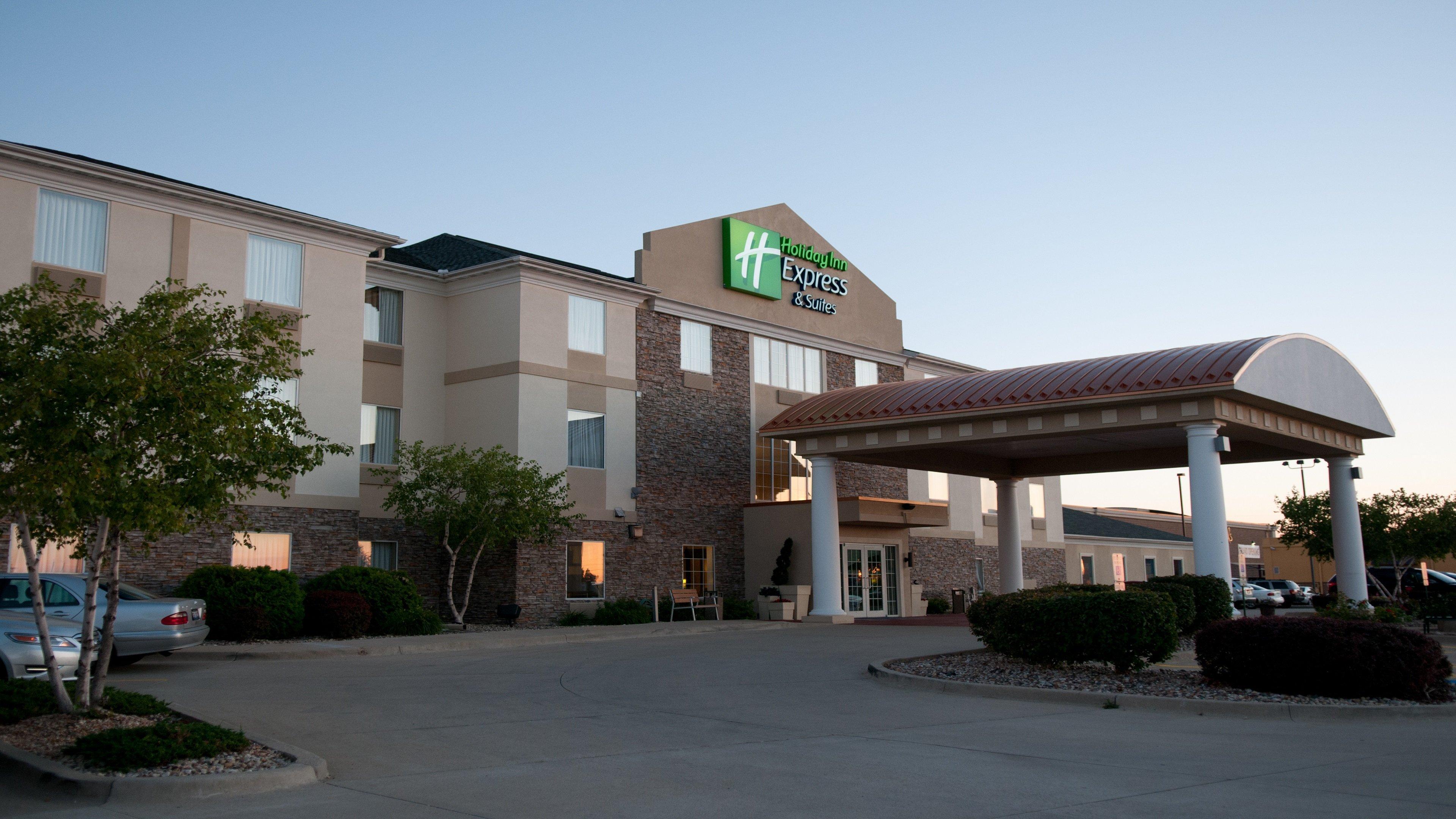 Holiday Inn Express Hotel & Suites Bloomington-Normal University Area By Ihg Bagian luar foto