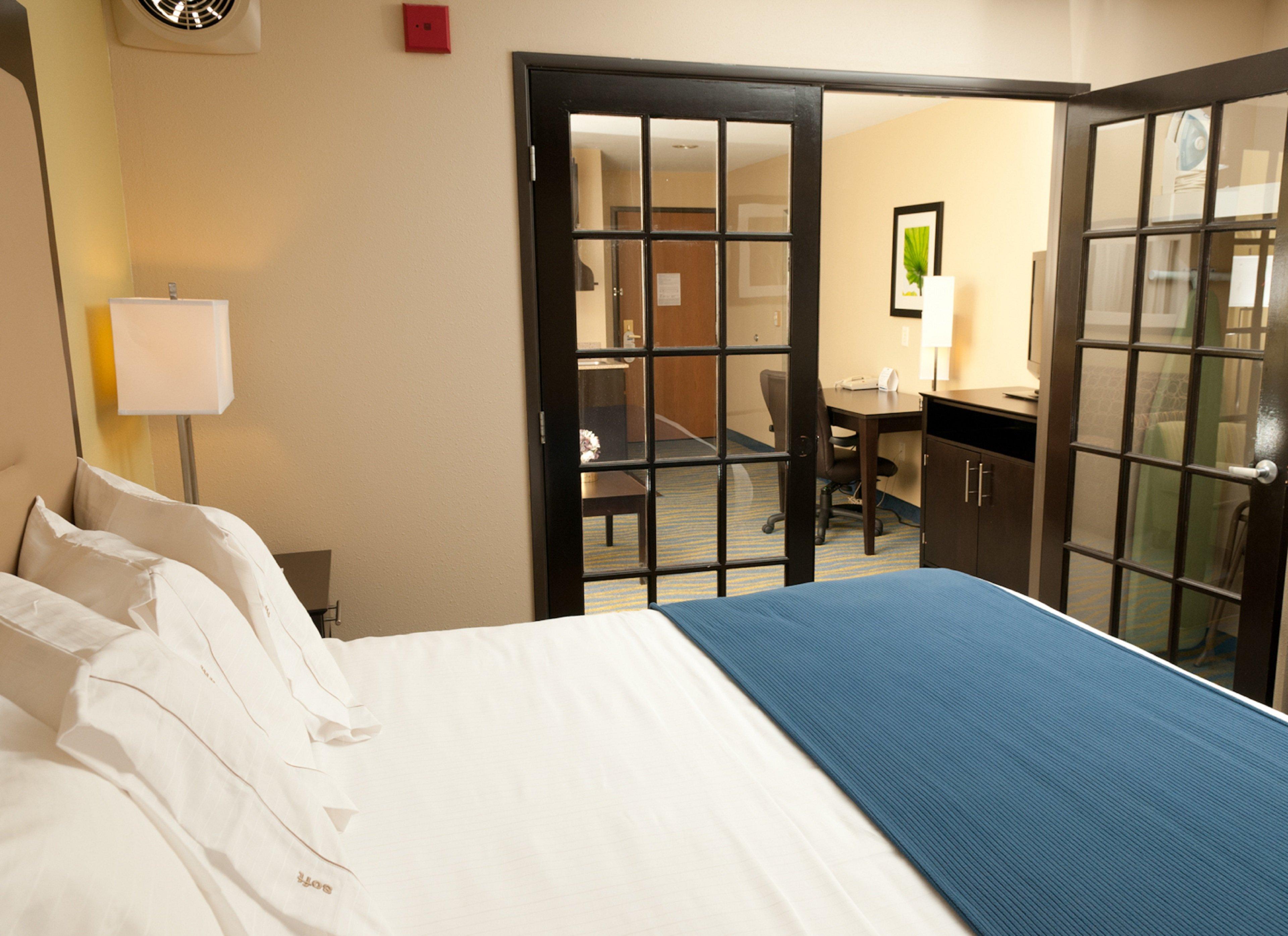 Holiday Inn Express Hotel & Suites Bloomington-Normal University Area By Ihg Bagian luar foto