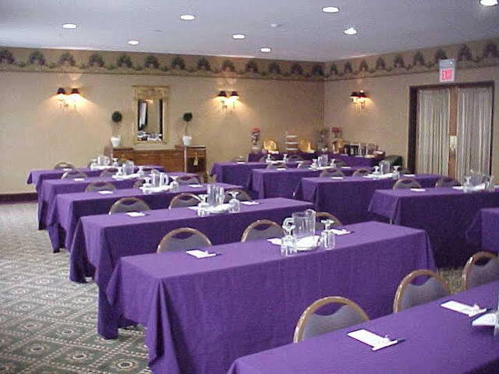 Holiday Inn Express Hotel & Suites Bloomington-Normal University Area By Ihg Bagian luar foto